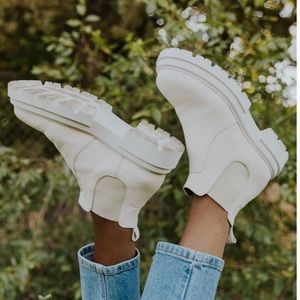 Free People Lola Lugged Sole Chelsea Boot size 39